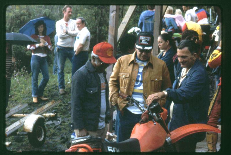 mk2001983009.jpg