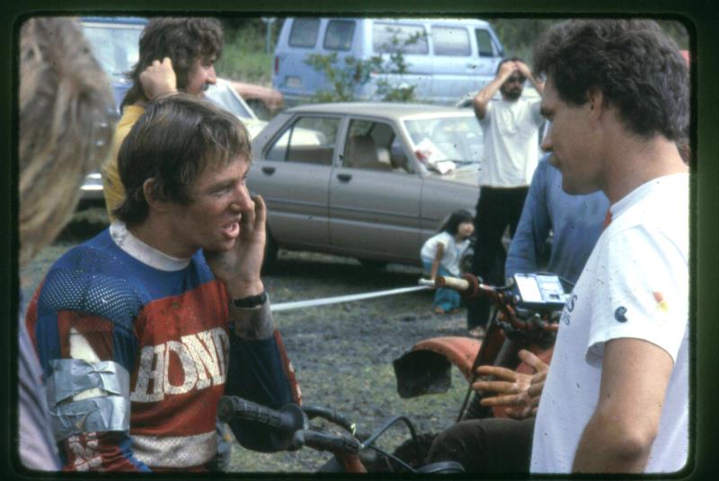mk2001983021.jpg