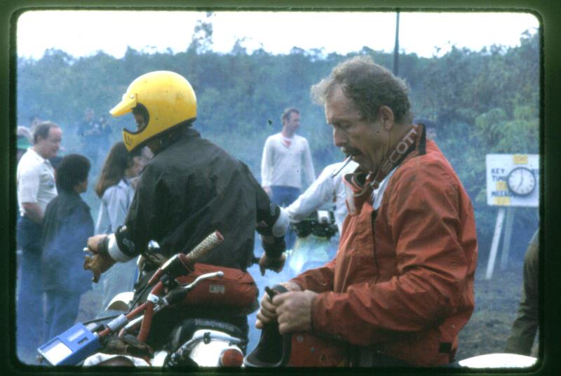 mk2001983024.jpg