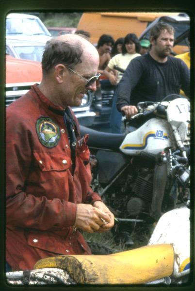 mk2001983025.jpg