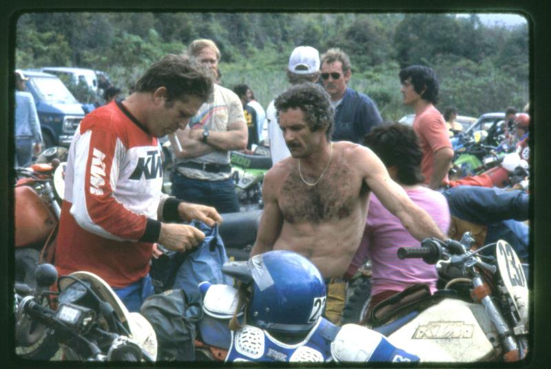 mk2001983027.jpg