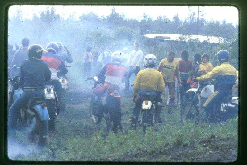 mk2001983028.jpg