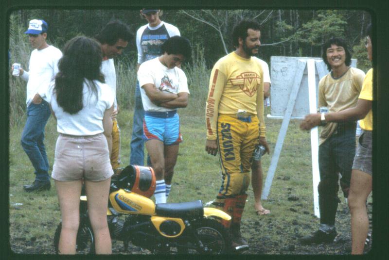 mk2001983043.jpg