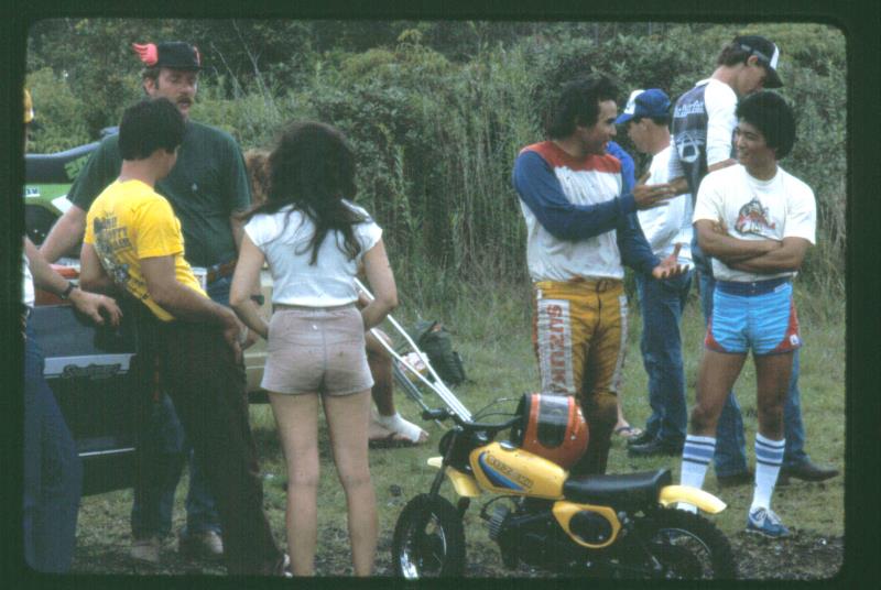 mk2001983044.jpg