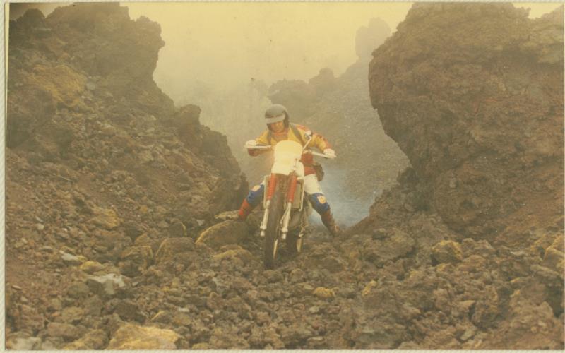 mk2001985020.jpg